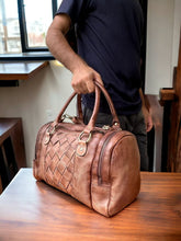 Leather bag l Handcrafted leather handbag l Unisex duffel l Unisex bag l Premium Leather l Washed handbag l shoulder l Vintage style